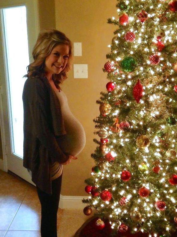 25P Sexy pregnant girls (clothed)