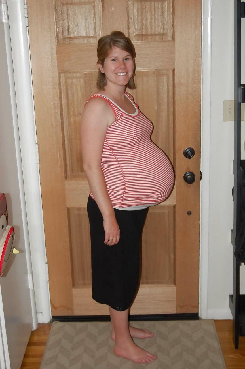 25P Sexy pregnant girls (clothed)
