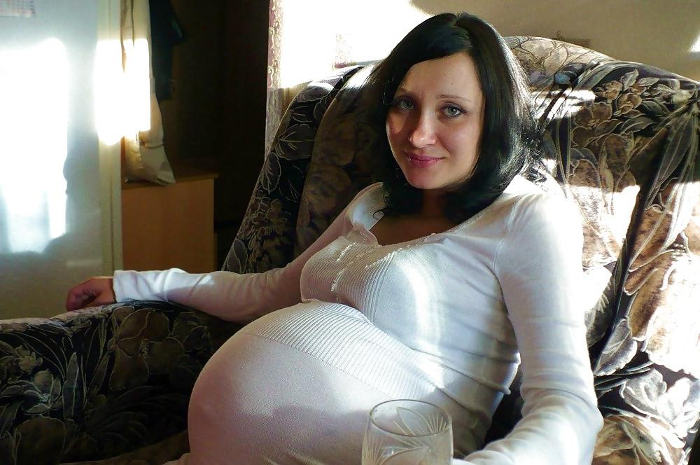 25P Sexy pregnant girls (clothed)