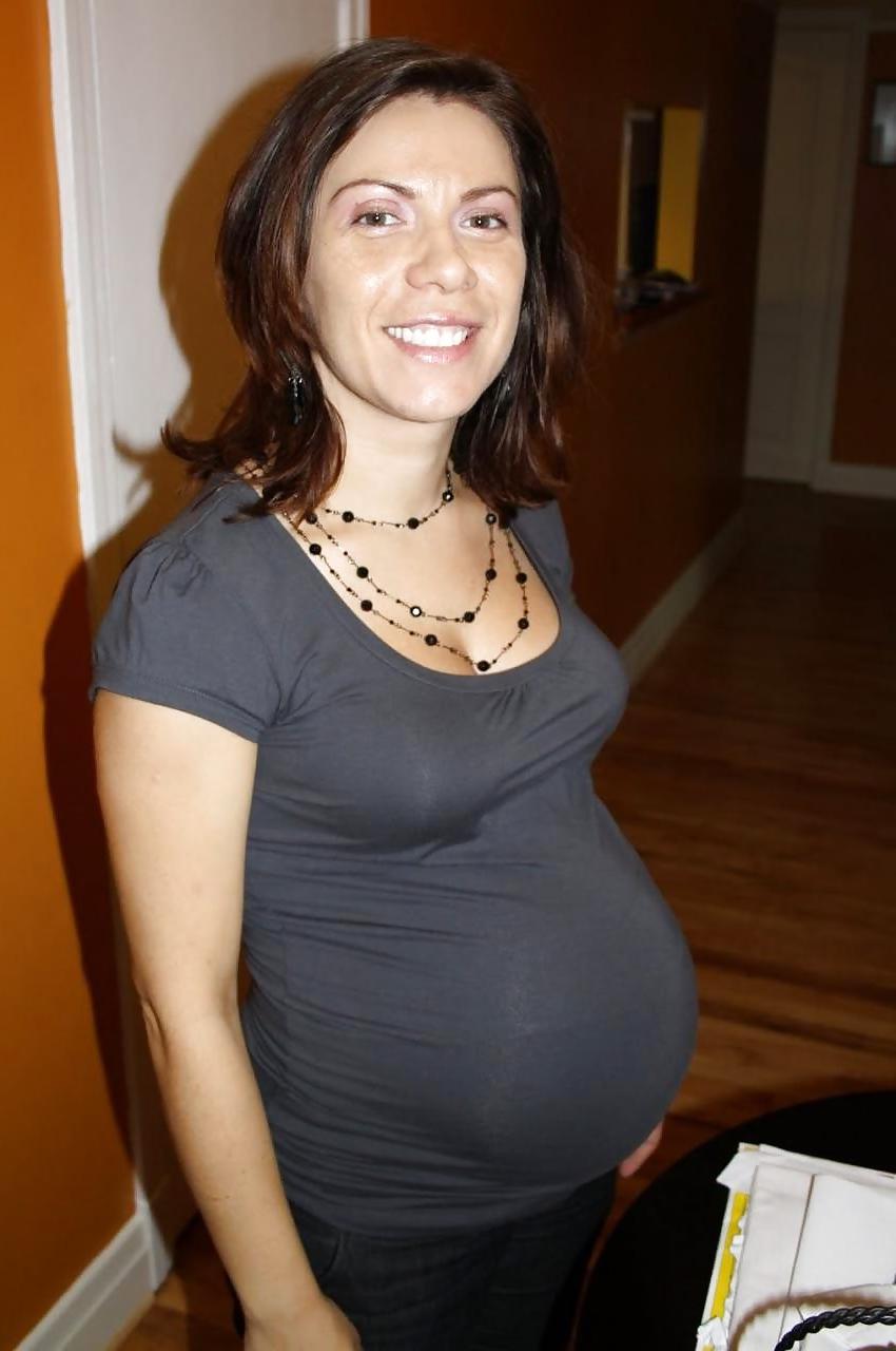 25P Sexy pregnant girls (clothed)