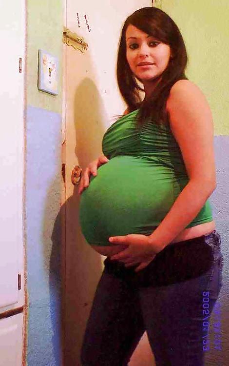 25P Sexy pregnant girls (clothed)