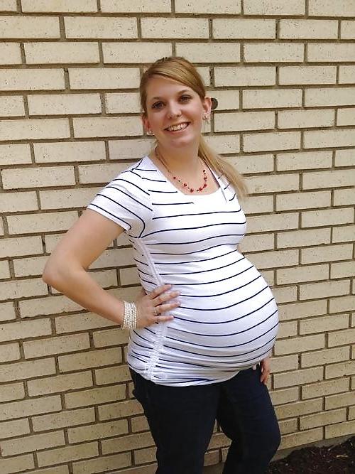 25P Sexy pregnant girls (clothed)