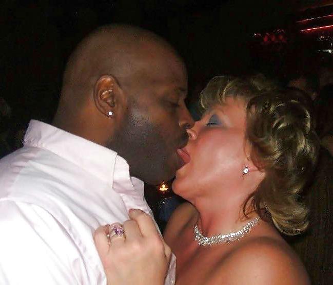 25P Worshipping Beautiful Black Cock
