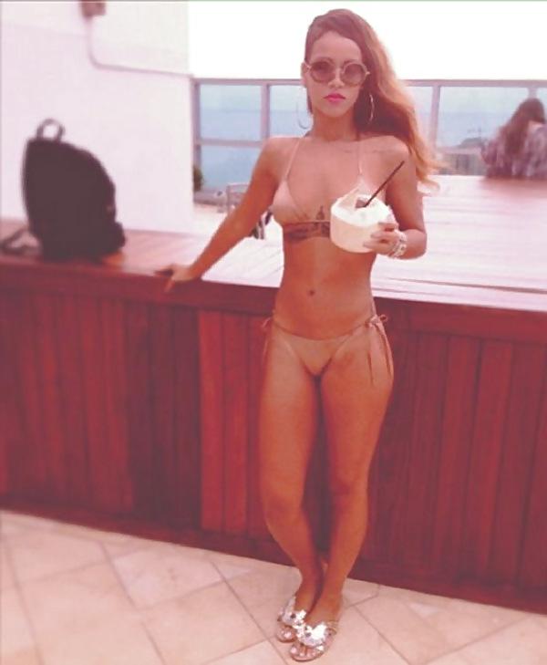 5P Rihanna shows off her Butt in a Bikini-Thong (2013)