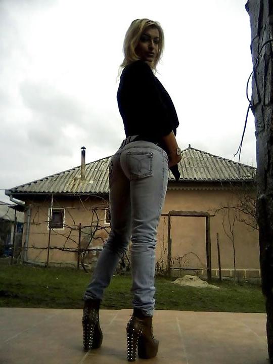 22P Romanian girl: Alina