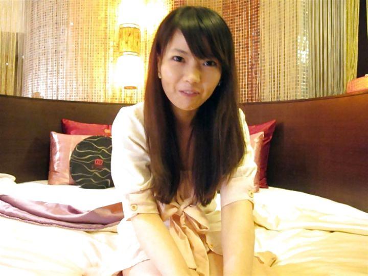20P Non nude asian
