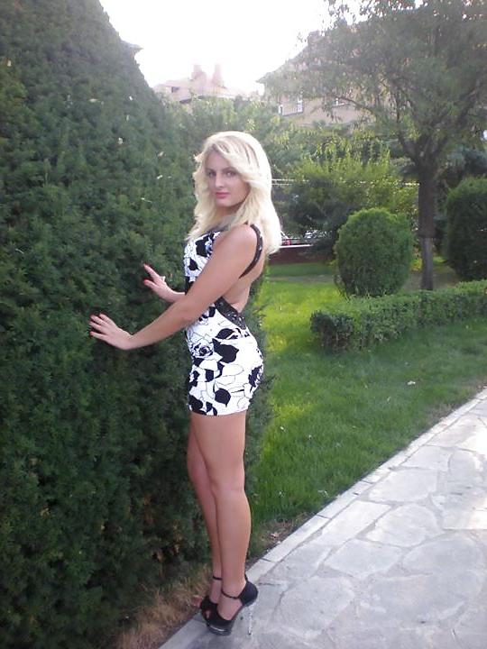 13P Romanian women: andreea