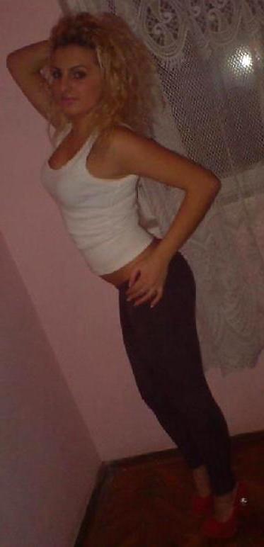 13P Romanian women: andreea