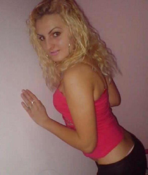 13P Romanian women: andreea