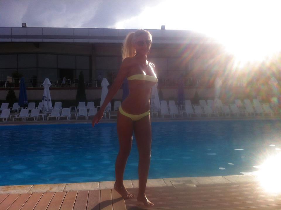 12P Romanian girl: larysa