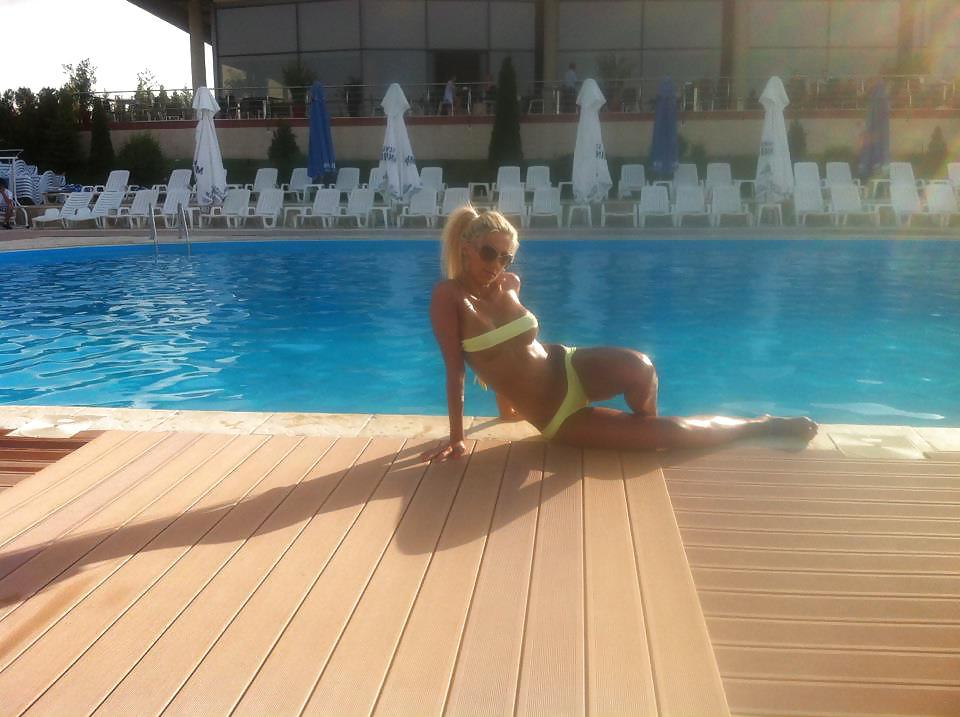 12P Romanian girl: larysa