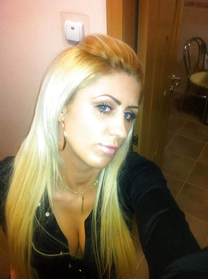 12P Romanian girl: larysa