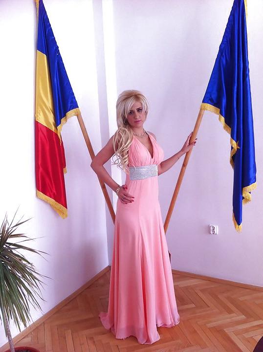 12P Romanian girl: larysa