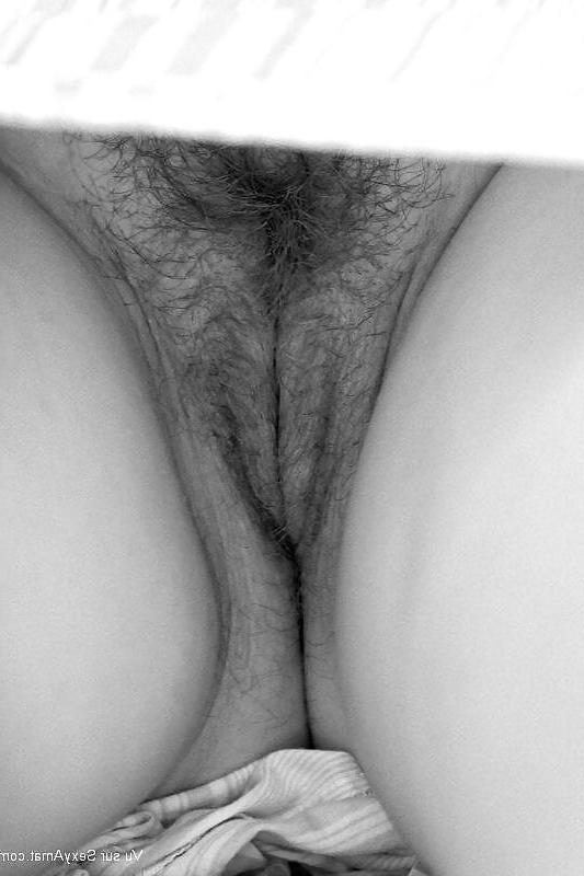 21P Who loves upskirt with no pants like me?
