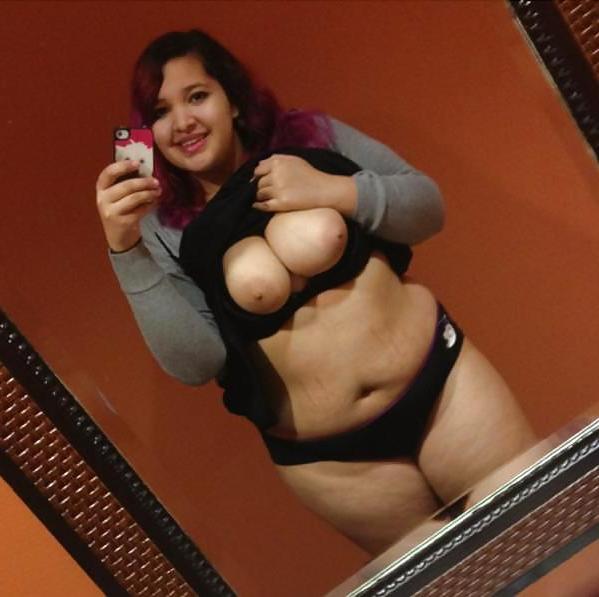 25P Chubby cute teen selfpics