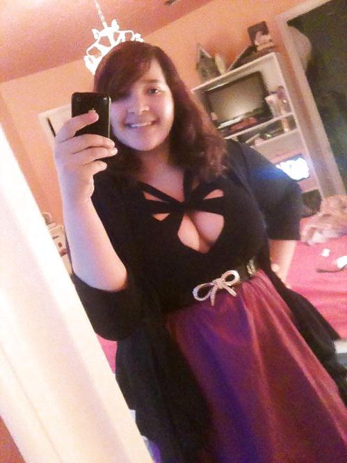 25P Chubby cute teen selfpics