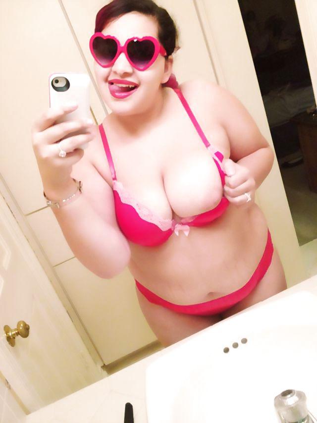 25P Chubby cute teen selfpics