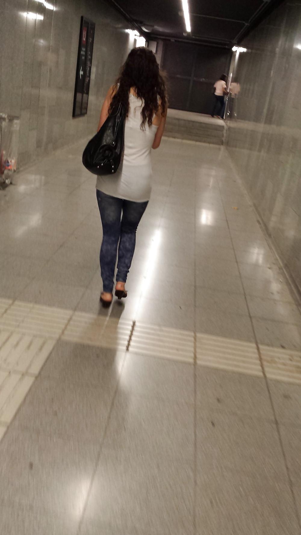 20P Voyeur in Barcelona metro