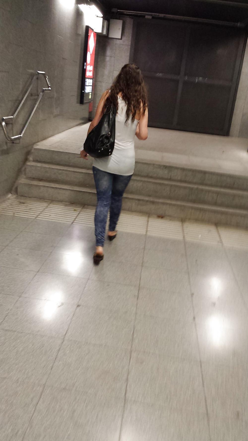 20P Voyeur in Barcelona metro