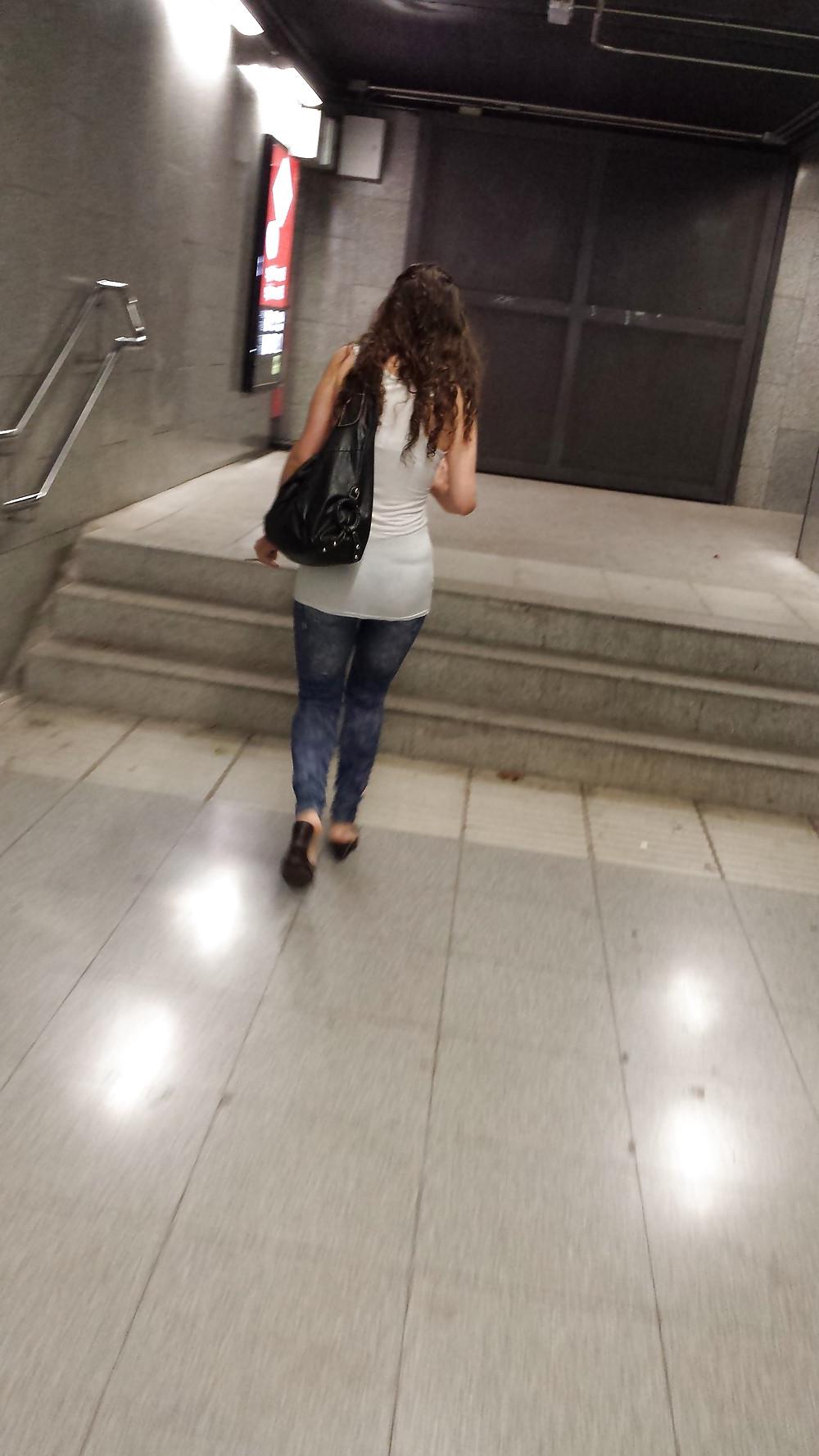 20P Voyeur in Barcelona metro