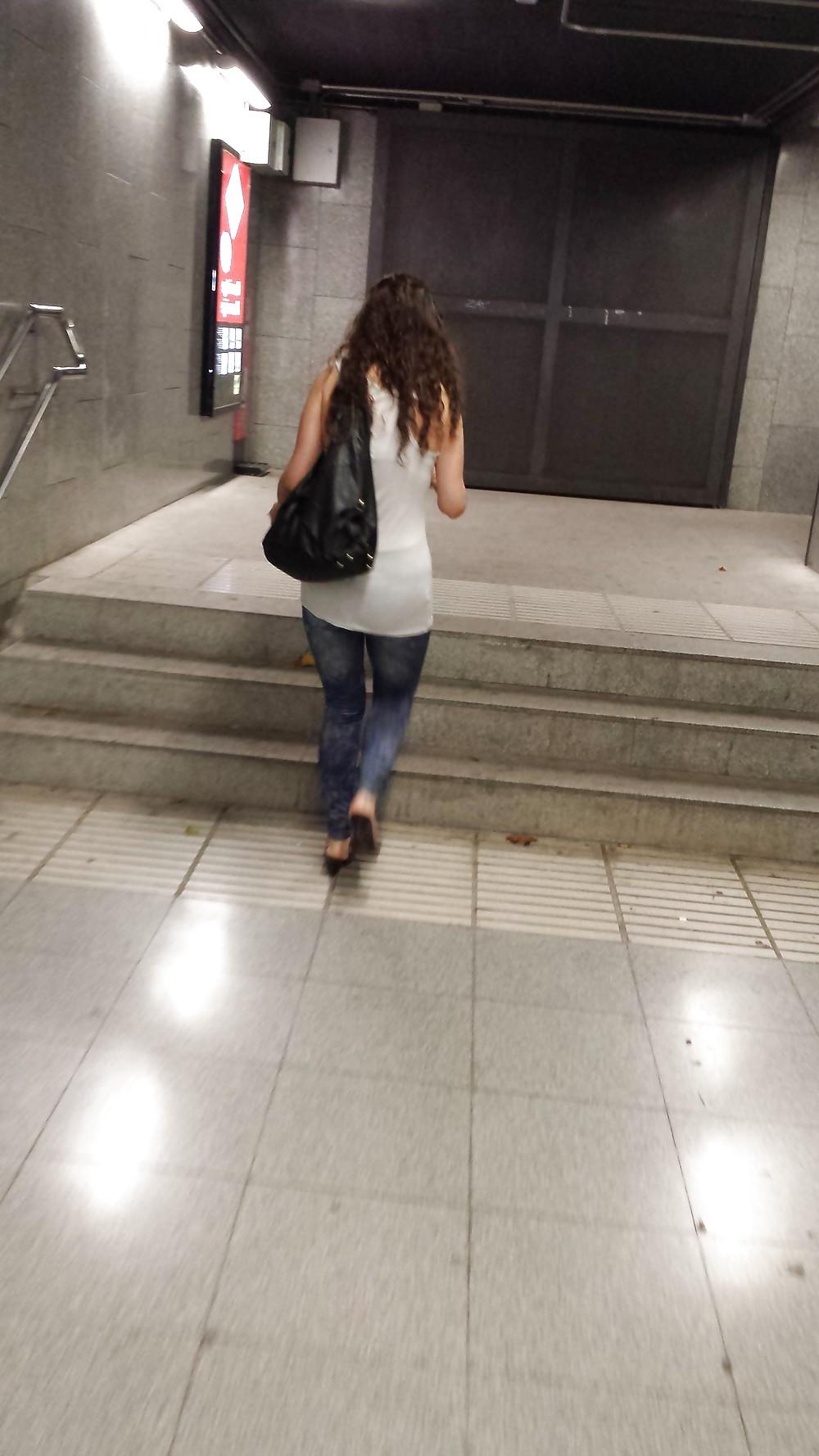 20P Voyeur in Barcelona metro