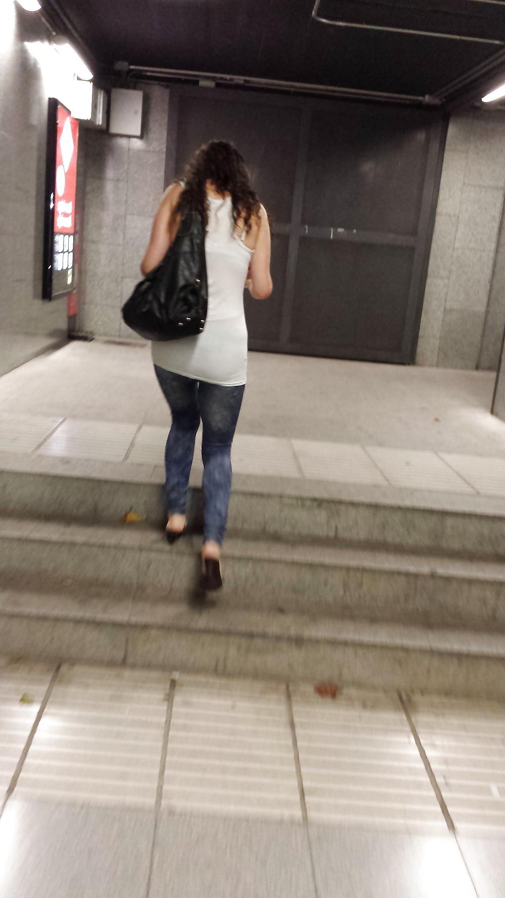 20P Voyeur in Barcelona metro