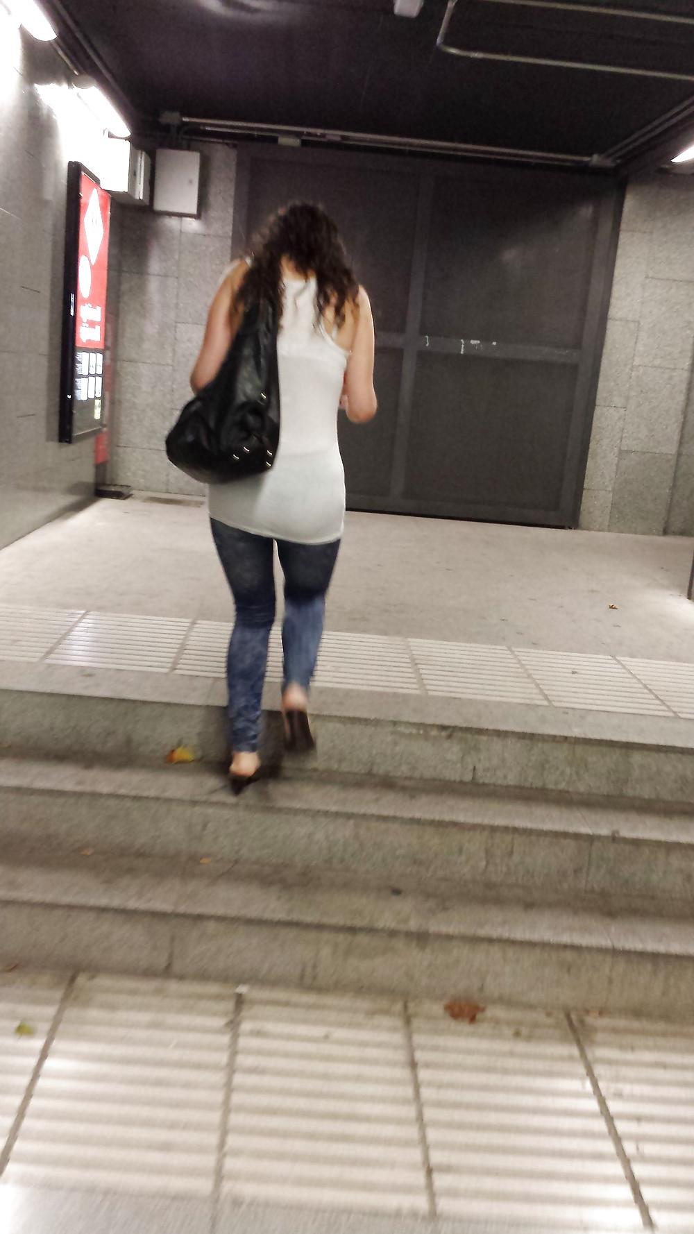 20P Voyeur in Barcelona metro