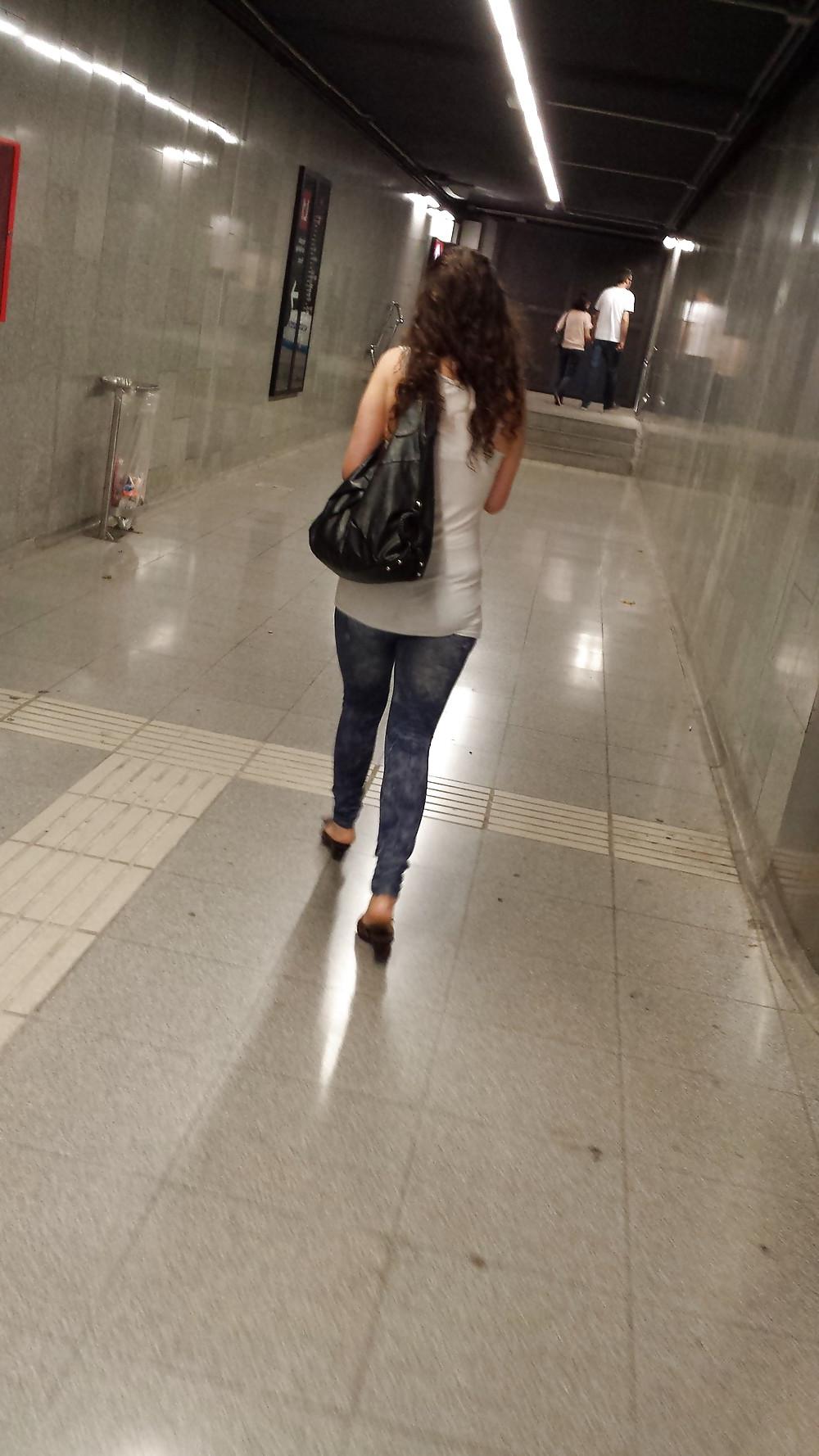20P Voyeur in Barcelona metro