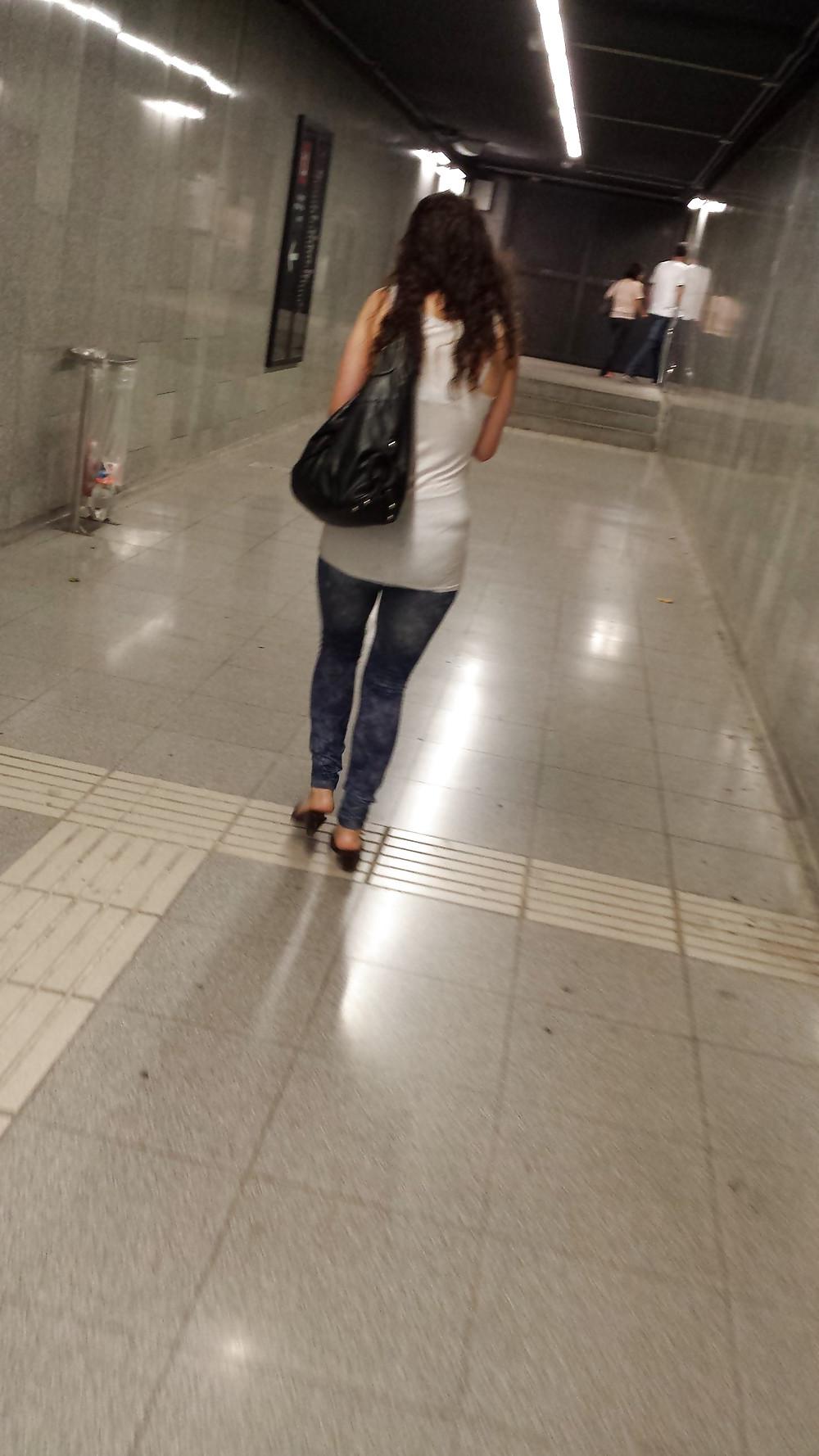 20P Voyeur in Barcelona metro