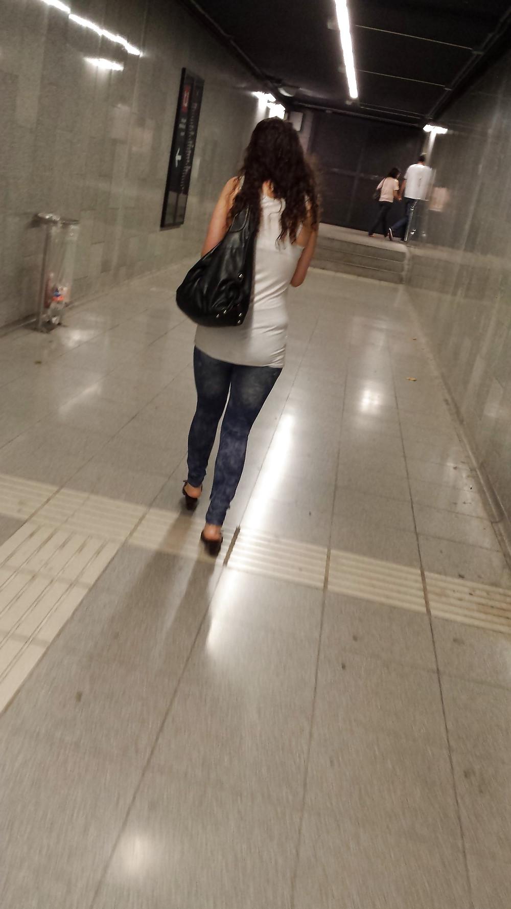 20P Voyeur in Barcelona metro