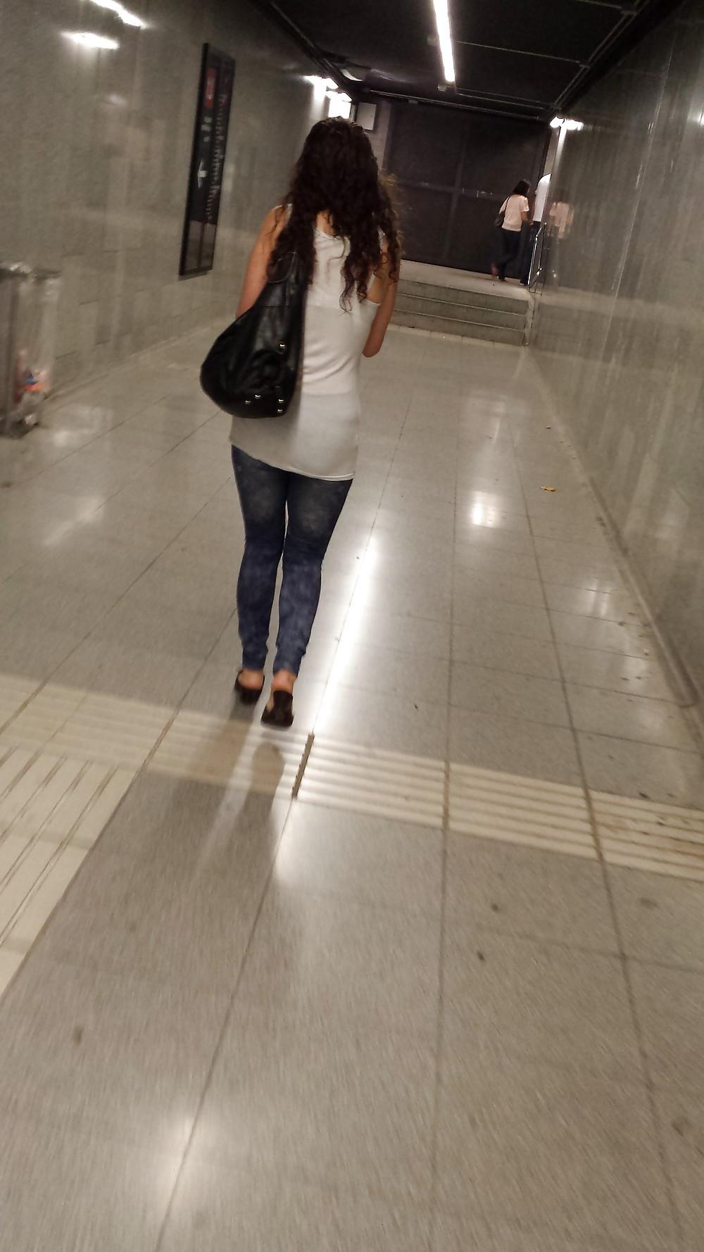 20P Voyeur in Barcelona metro