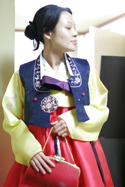 13P The Beauty of Amateur Korean Honeymoon Pics