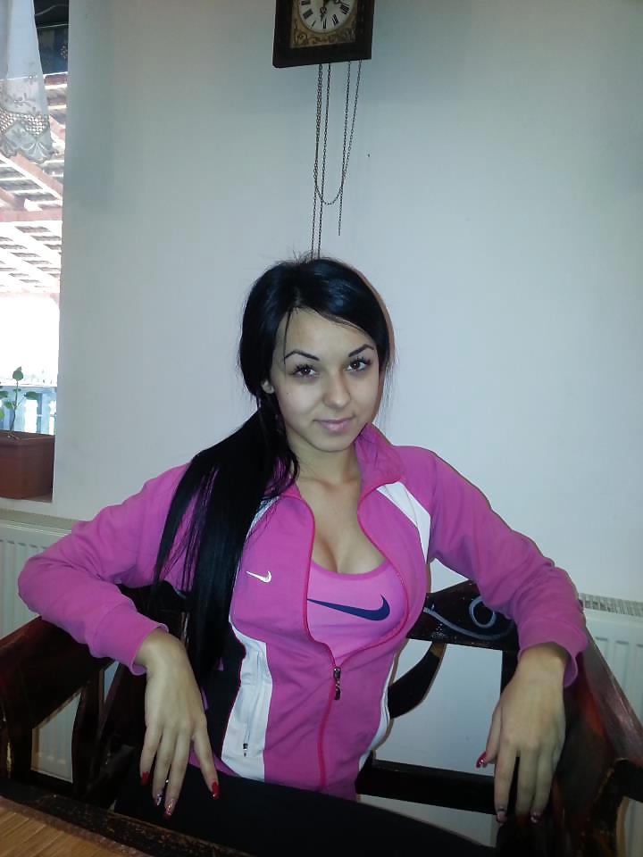 11P Romanian girl: Alessandra