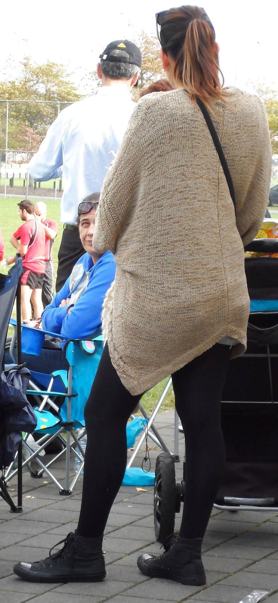 25P Voyeur Tights 2