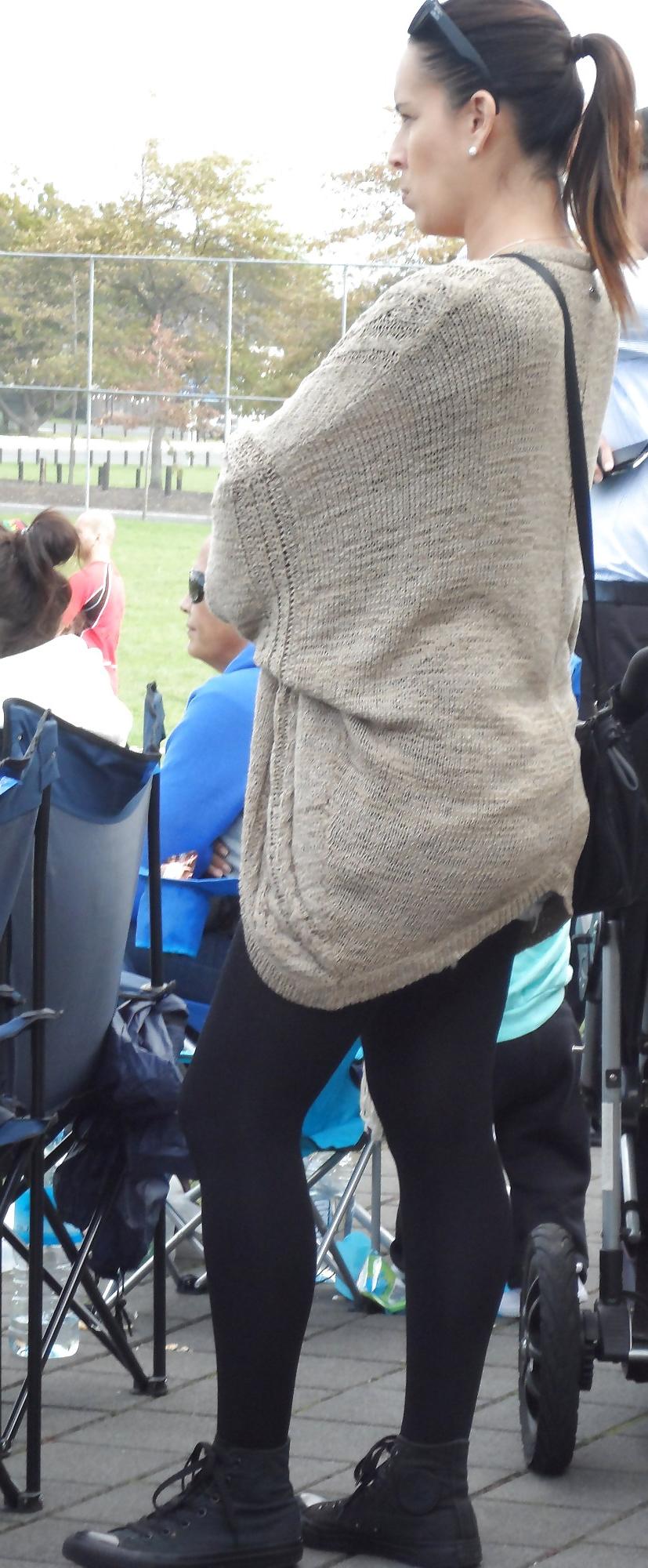 25P Voyeur Tights 2