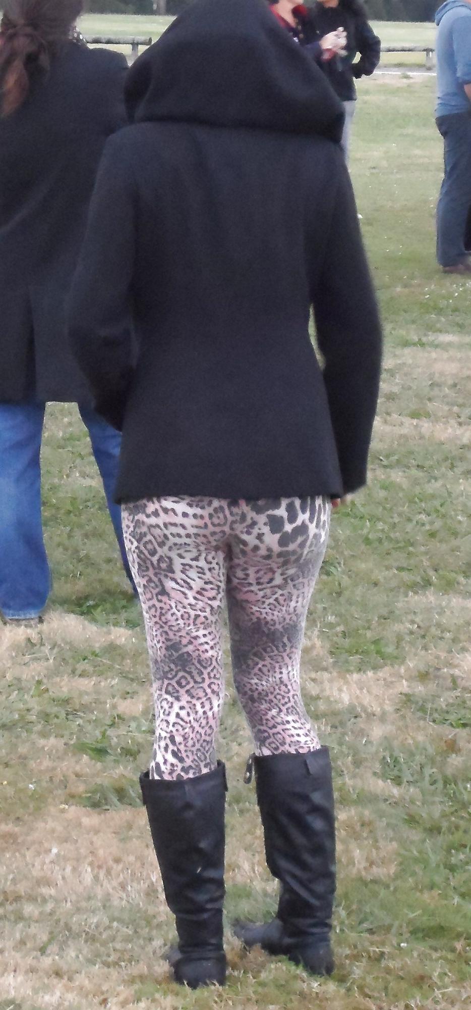 25P Voyeur Tights 2