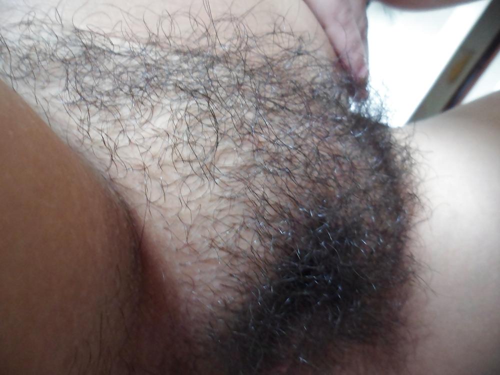 8P Alicia big hairy pussy close up 