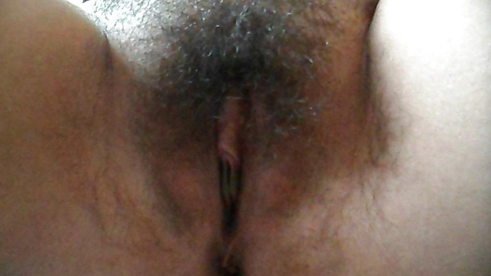 8P Alicia big hairy pussy close up 