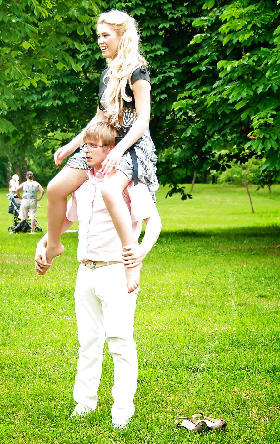 10P In The Streets 092 - Two Sexy Couples (Upskirt)