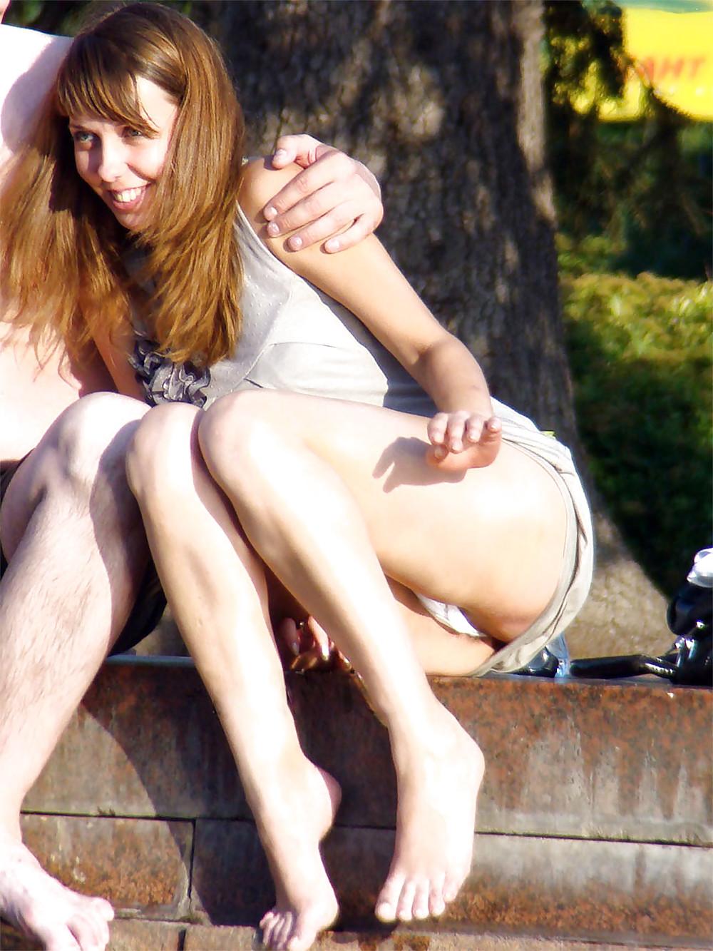 10P In The Streets 092 - Two Sexy Couples (Upskirt)