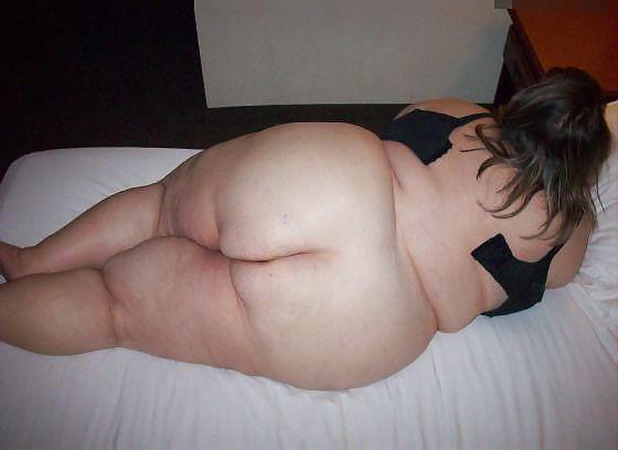 25P BIG Round & FAT Asses on the Bed! #2