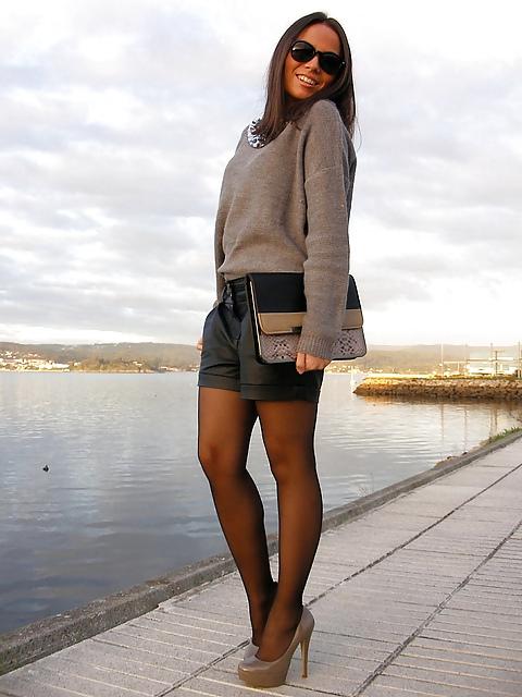 24P Sexy Girls in Nylons and Pantyhose