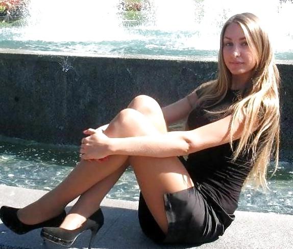 24P Sexy Girls in Nylons and Pantyhose