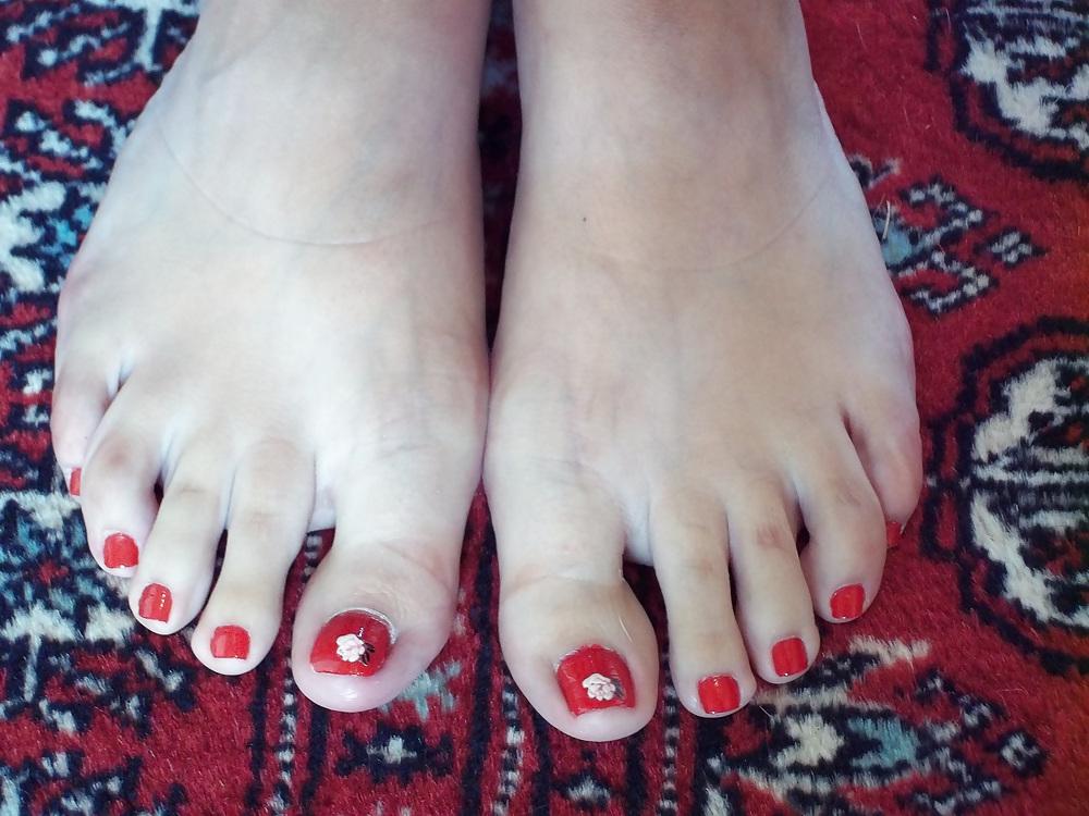 8P FEET FOOT FETISH TOES PUSSY CLIT HEELS ASS COMMENT PLS