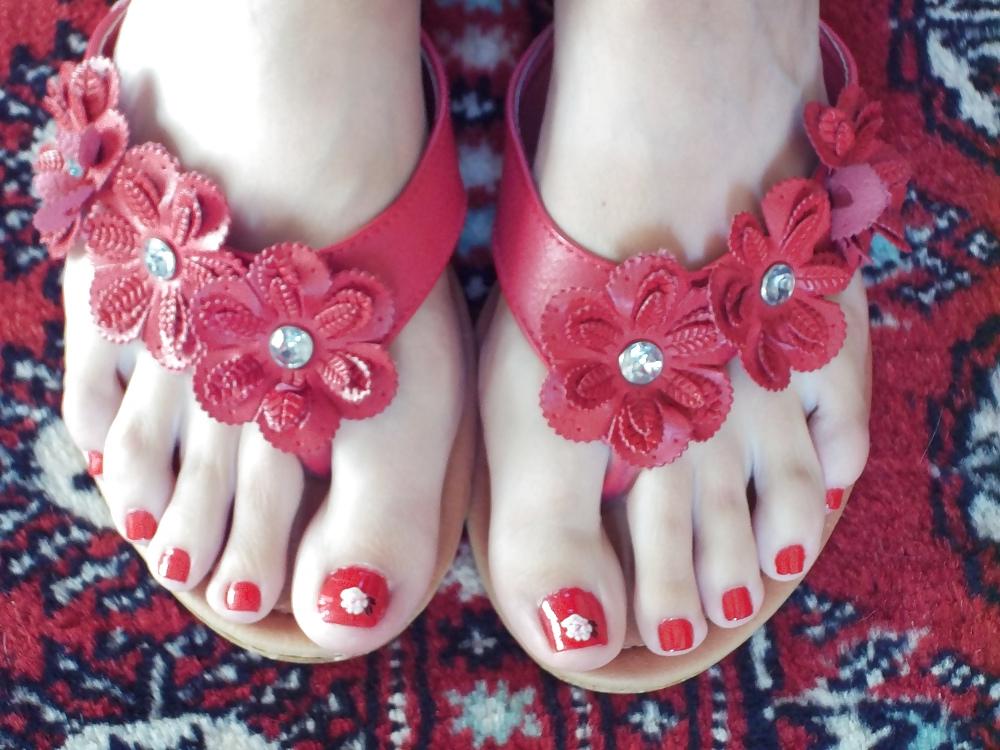 8P FEET FOOT FETISH TOES PUSSY CLIT HEELS ASS COMMENT PLS