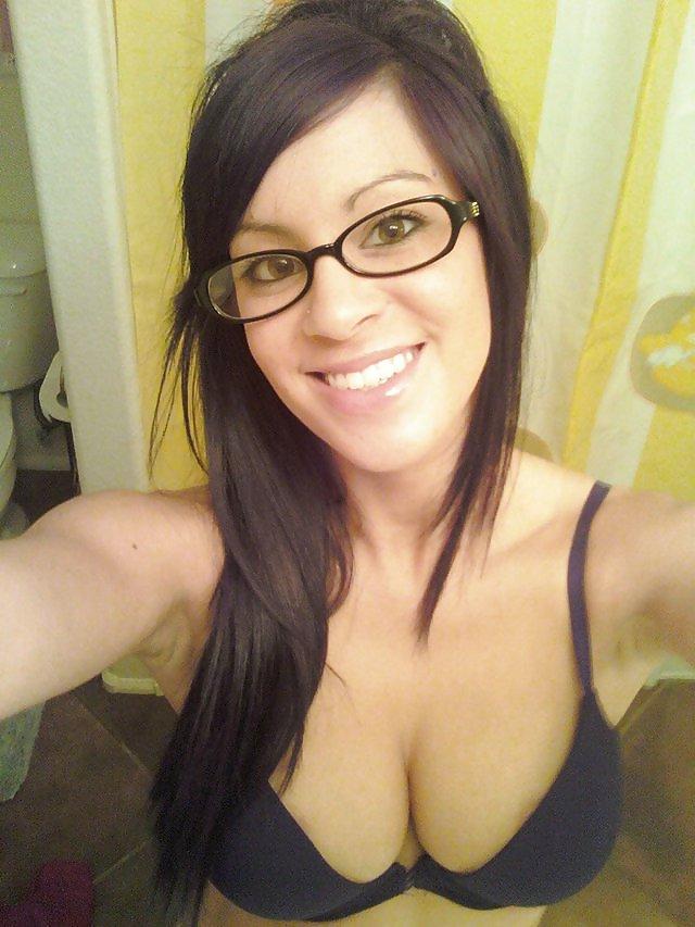 20P Clothed busty beauties 4 (non nude)