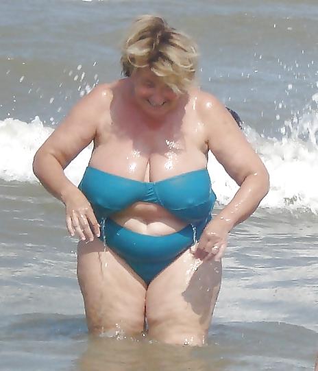 25P Moms in their pantys an swimsuits