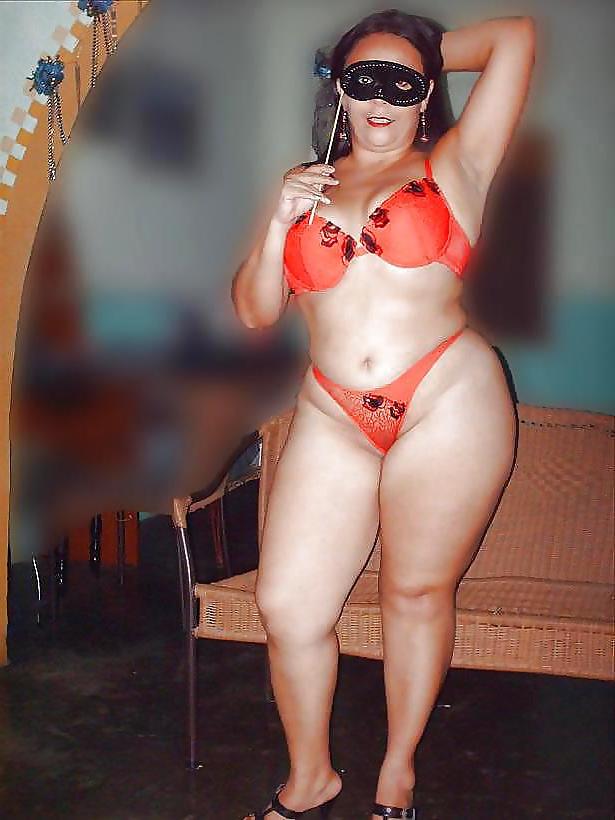 25P Moms in their pantys an swimsuits