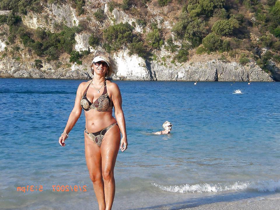 25P Moms in their pantys an swimsuits