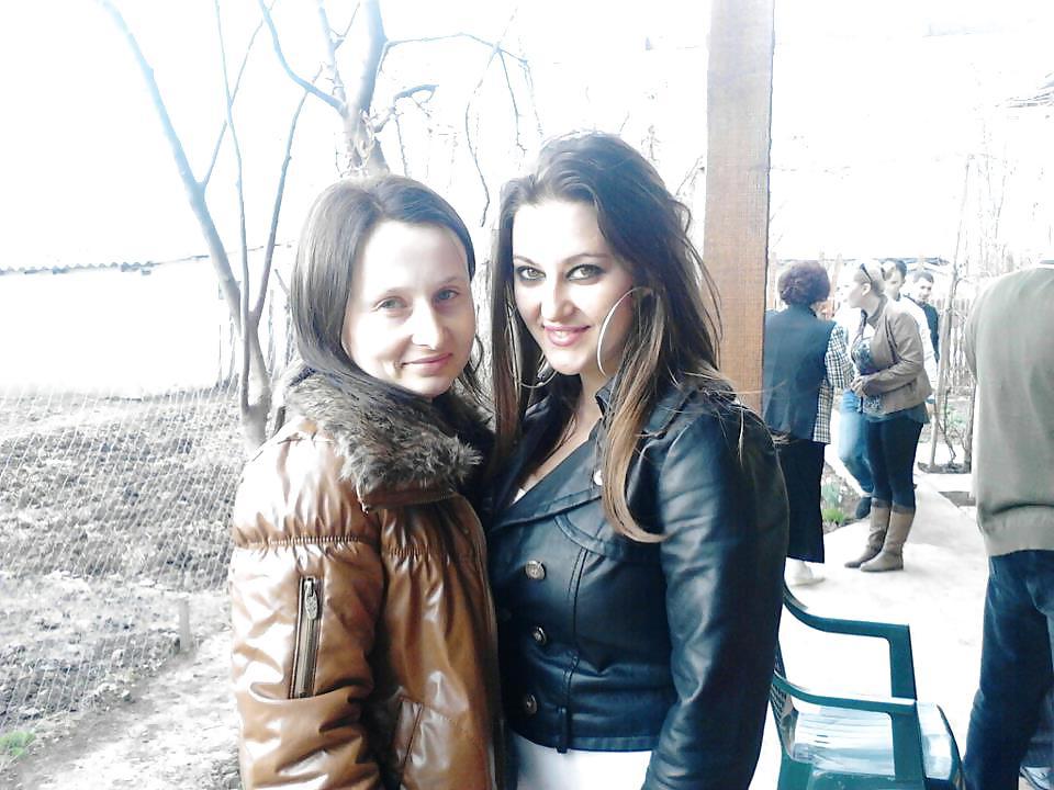 22P Romanian women: Amel